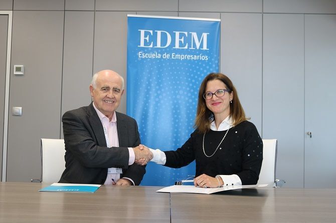 Verónica Deambrogio, Directora de Escuela de Jóvenes Emprendedores, El Recetario Financiero® y Antonio Noblejas Director General de EDEM Escuela de Empresarios, tras la firma del convenio de colaboración.