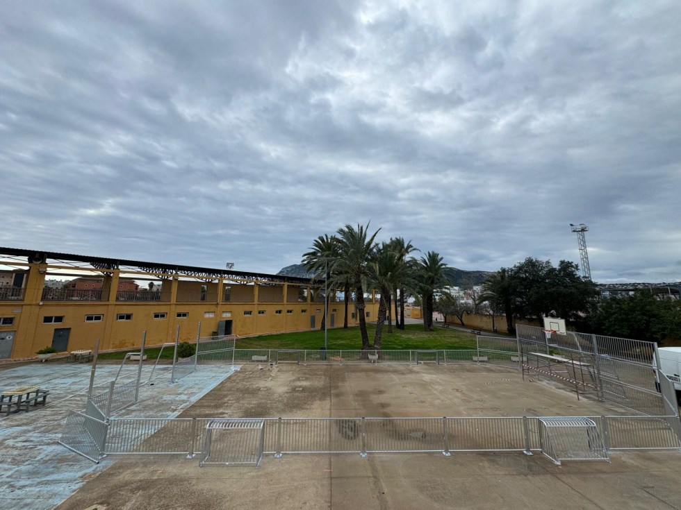 Dénia estrena una nueva pista multideportiva de uso libre en el polideportivo municipal