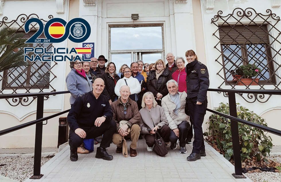 La Policía Nacional acerca el DNI digital a las personas mayores de Dénia