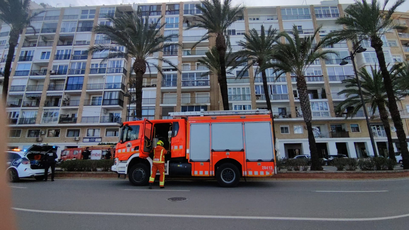Incendio en una vivienda de la explanada de Cervantes moviliza a los servicios de emergencia en Dénia