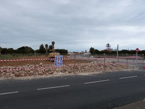 Archivo. Una imagen del comienzo de las obras en el Camí de la Bota, que actualmente se encuentran paradas
