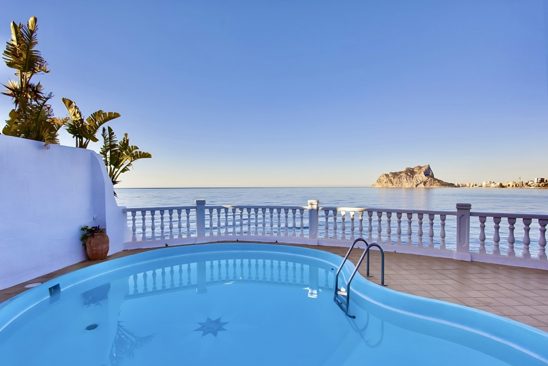 Si quieres disfrutar de una villa o apartamento para tus próximas vacaciones en la Costa Blanca consulta en la web de Villas Holidays
