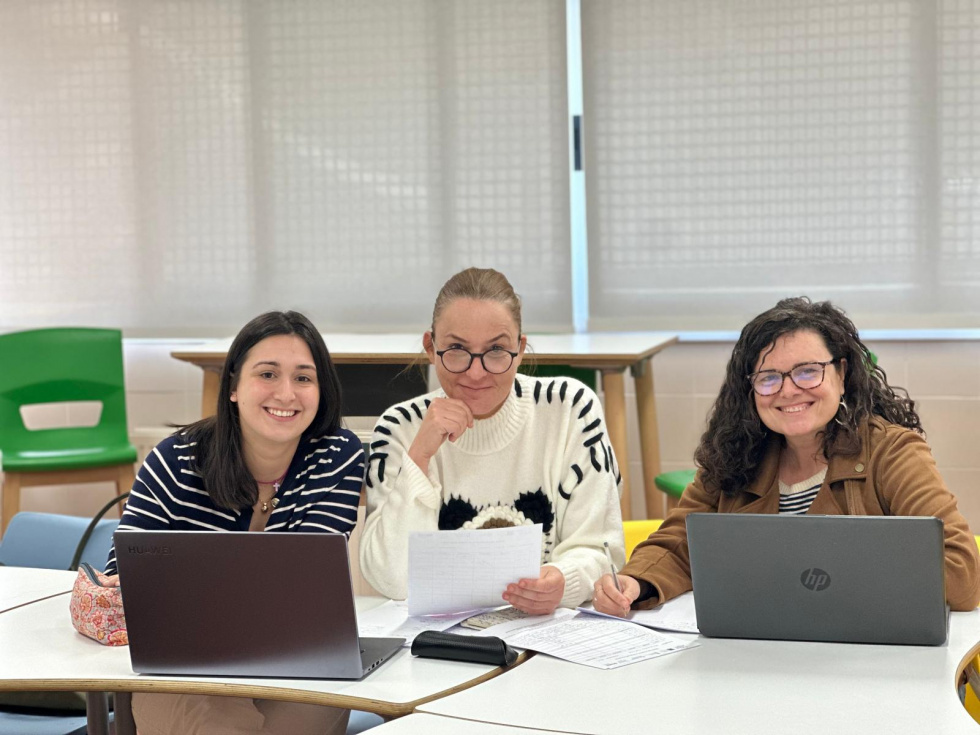 Empresas y estudiantes de FP se unen en La Marina para resolver desafíos reales en tiempo récord