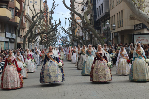 Revive la ofrenda de flores a la mare de Déu de la mano de TV Dénia