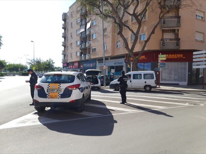 Archivo. Una imagen de uno de los controles de la Policía Local de Dénia durante el confinamiento