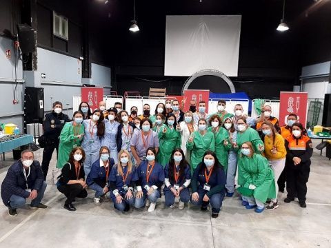 El equipo que se ha encargado de la vacunación del personal de los centros educativos de la comarca. Foto: Hospital de Dénia
