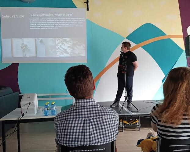 El joven autor dianense Joel Ginestar presenta su primera novela en el Casal Jove de Dénia