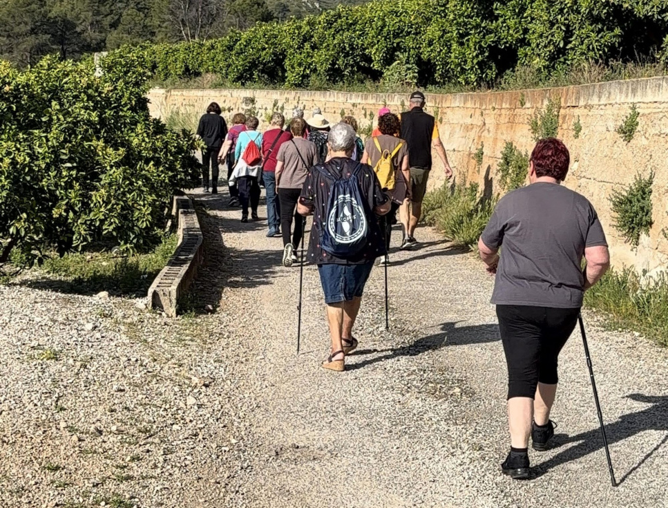 El programa Camina impulsa hábitos saludables en Atzúvia y Forna a través de caminatas guiadas