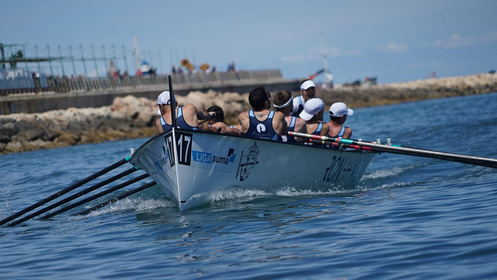 El Real Club Náutico Dénia y el Club Rem Marina Dénia anclan su liderazgo en una regata decisiva de la Liga Suma