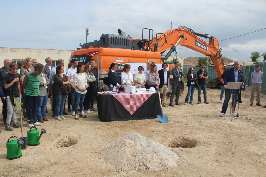 Dénia coloca la primera piedra del nuevo CEE Raquel Payà, un proyecto educativo de 9 millones de euros