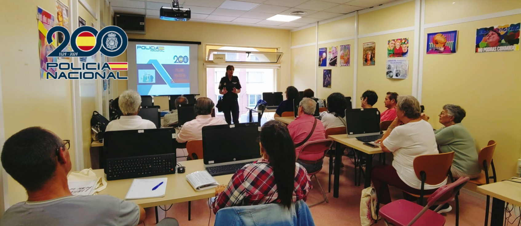 La Policía Nacional refuerza en Dénia la prevención de estafas digitales entre las personas mayores