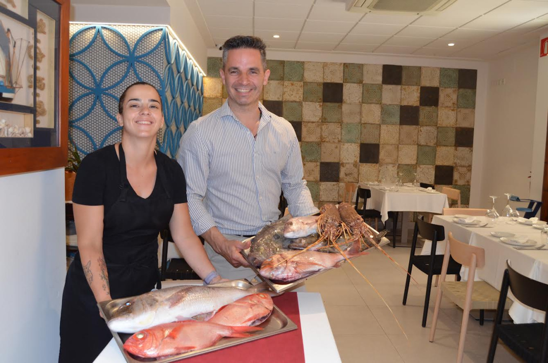 La chef Belén Escrivá y el gerente de La Xerna del Már, Óscar Marí