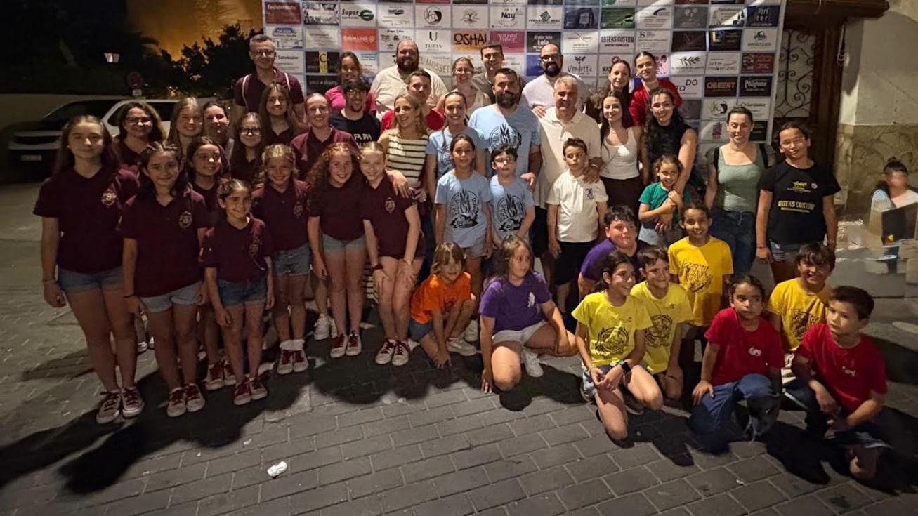 La Falla Les Roques celebra con gran participación su II Concurso Nocturno de Paellas