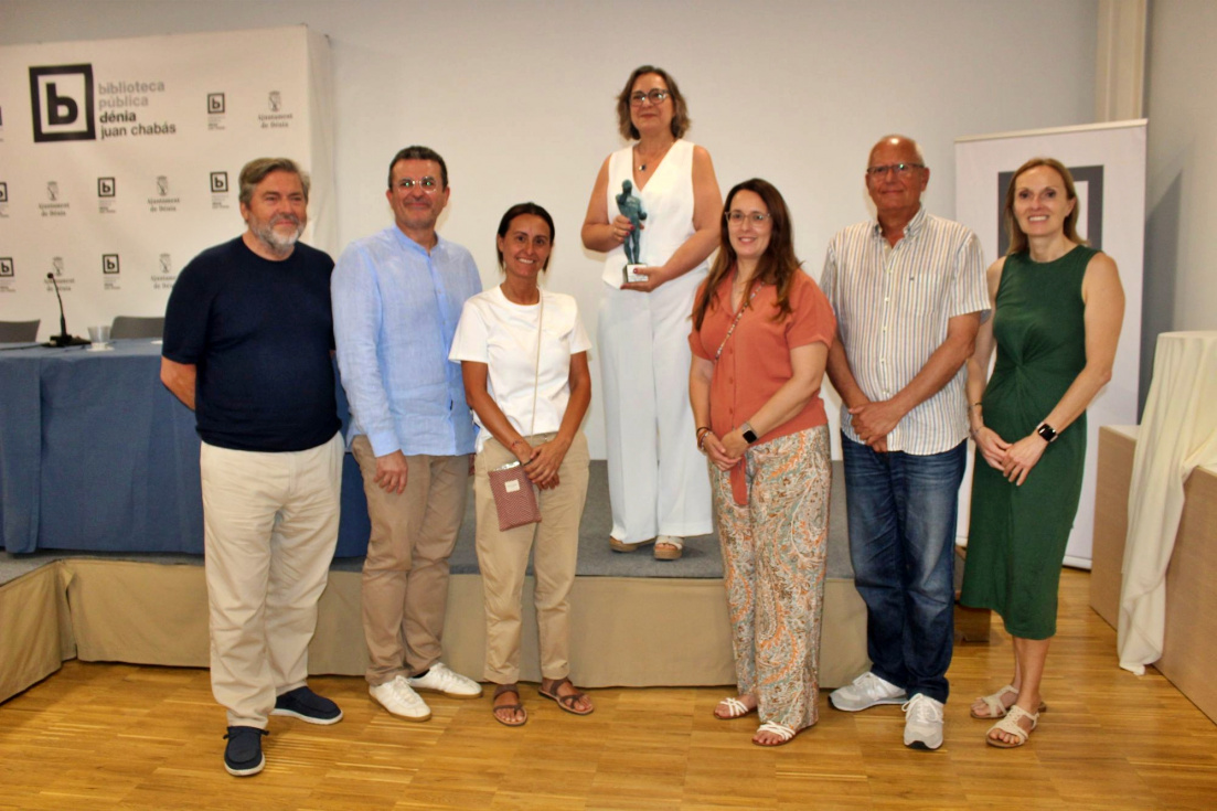 Iolanda Corella recibe el XXIX Premi Ciutat de Dénia por su trayectoria en la formación de personas adultas