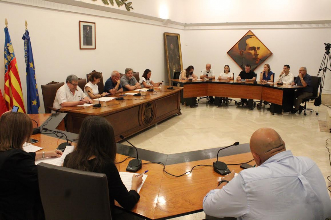 Dénia da el primer paso para limitar las viviendas turísticas y actualizar su Plan Director de Saneamiento