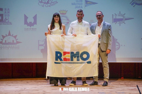 El Real Club Náutico Dénia brilla en la gala del remo autonómico con varios reconocimientos