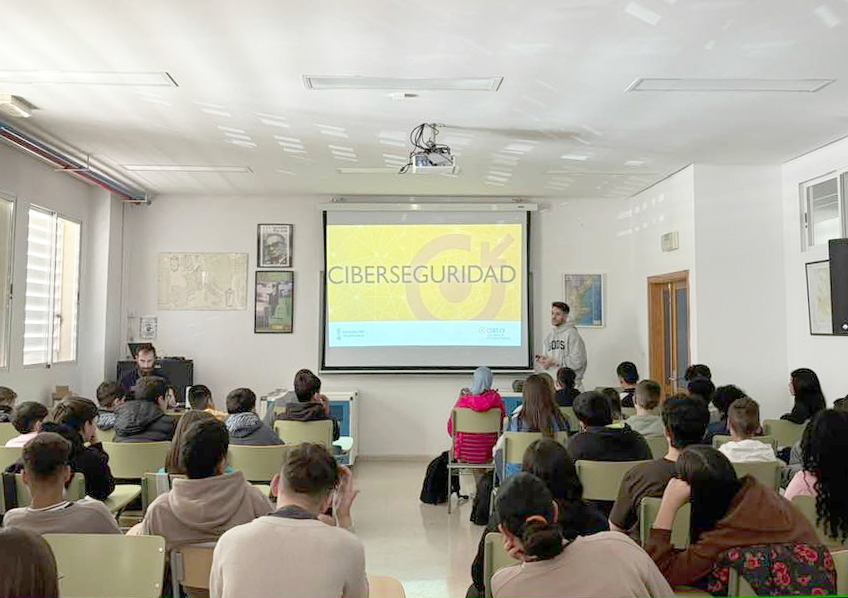 Más de 12.000 alumnos, docentes y familias de la Comunitat se forman en ciberseguridad