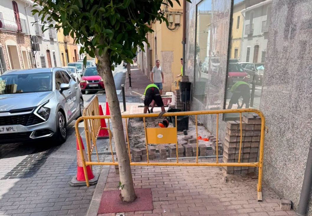 Ondara mejora la accesibilidad en La Pau y crea una nueva acera en Oscar Esplà