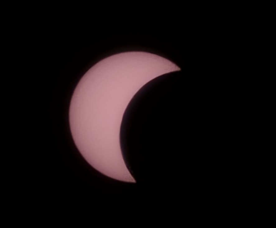 La Marina Alta se cita con el cielo: miles de personas viven una tarde histórica con el eclipse solar