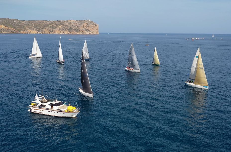 La vela vuelve a unir Dénia y Xàbia con el XII Trofeo Cantabria Labs
