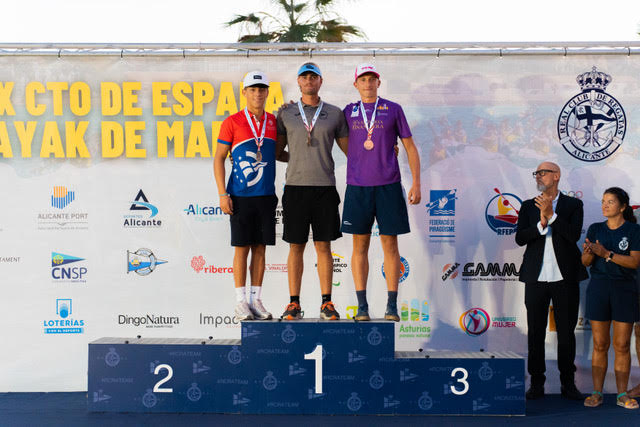 El Real Club Náutico Dénia suma múltiples podios en el Campeonato de España de Kayak de Mar y logra un billete mundialista