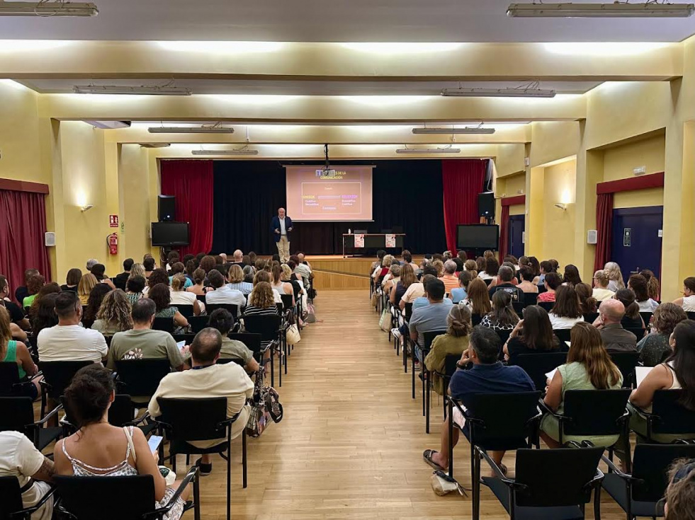 Una de las sesiones de &lsquo;Educant en el present&rsquo; celebradas en D&eacute;nia