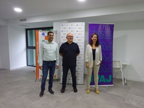 José Ramiro, Jesús Martí y Montse Villaverde en el interior del edificio