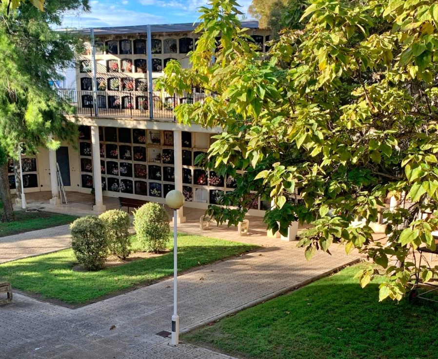 Dénia acondiciona el cementerio municipal y activa un dispositivo especial de acceso con motivo de Todos los Santos