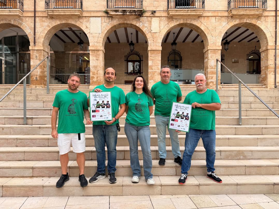 Representantes de la Muixeranga de la Marina Alta durante la presentaci&oacute;n de su primera Diada en D&eacute;nia.
