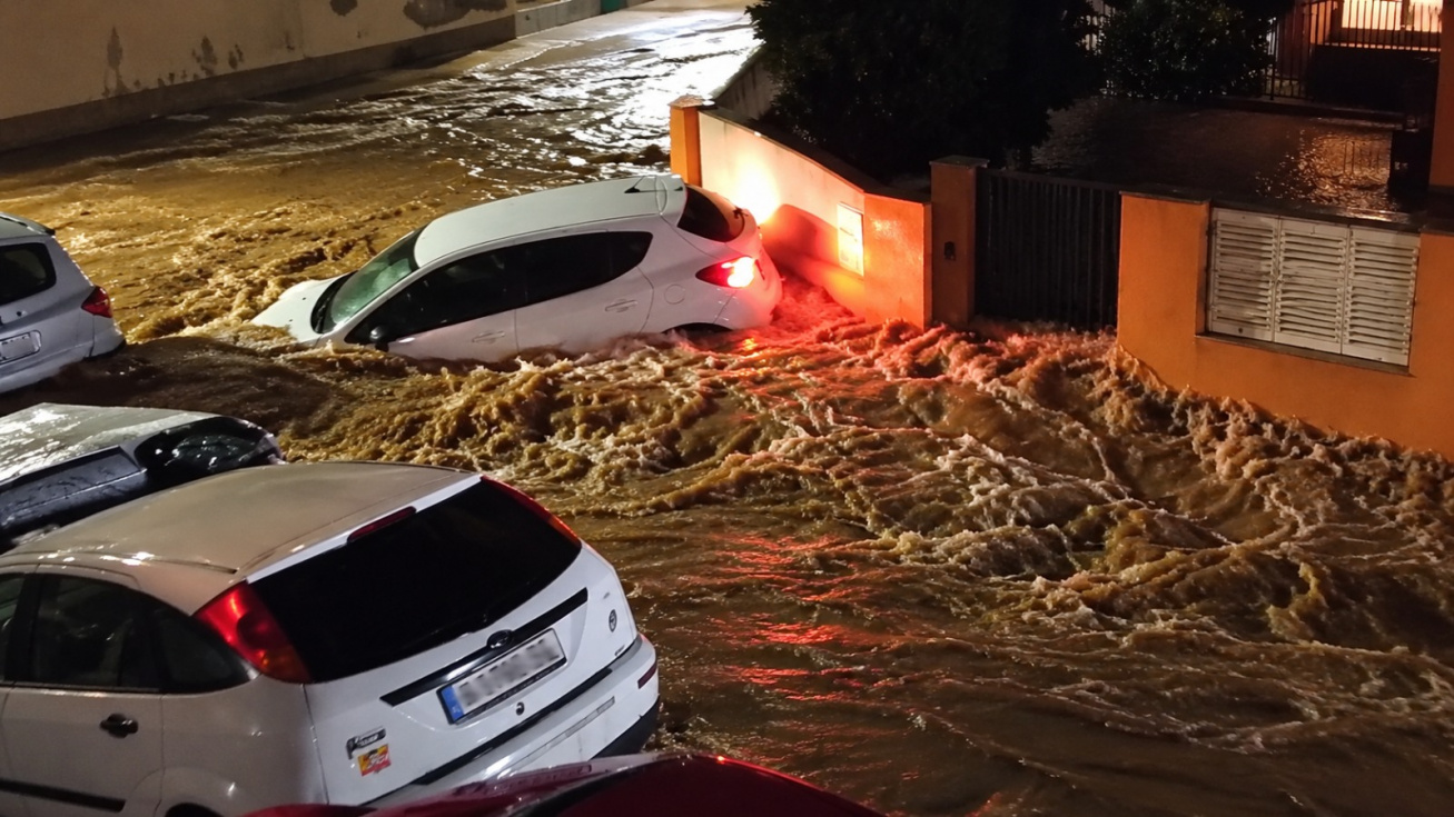Veh&iacute;culos afectados por las inundaciones provocadas por las intensas lluvias en la Marina Alta.