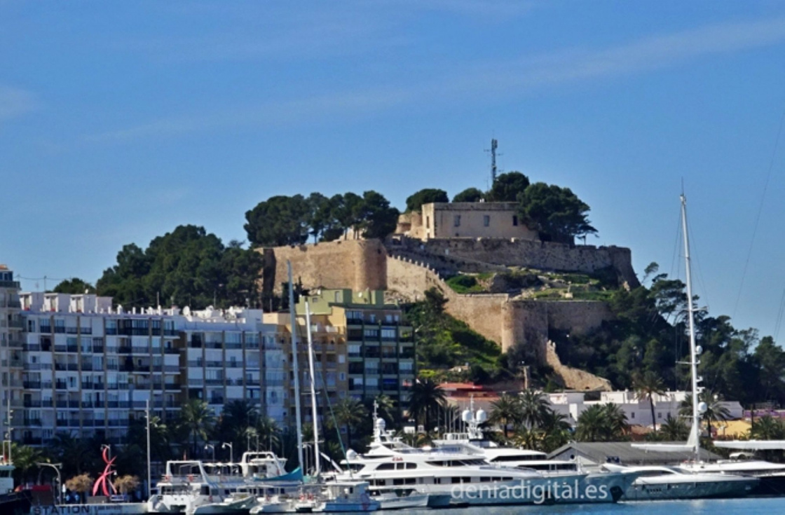 El castillo de D&eacute;nia es uno de los principales testimonios del pasado medieval de la ciudad.