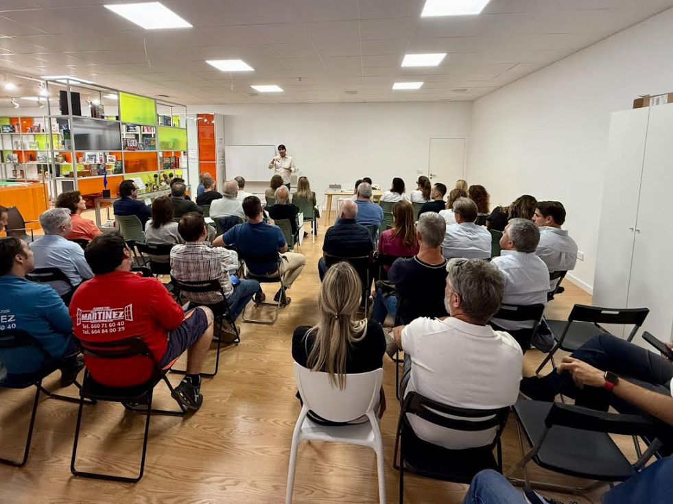Asamblea constituyente de la EGM de Madrigueres celebrada en las instalaciones de Juguetes Cayro.