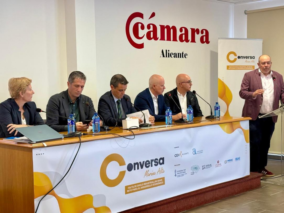 Participantes en el Foro Conversa Marina Alta celebrado en D&eacute;nia.