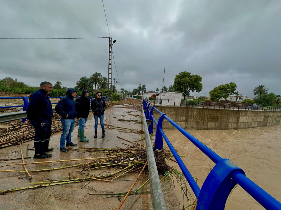 Manuel Pineda, durante su visita a las zonas afectadas por el riu Girona