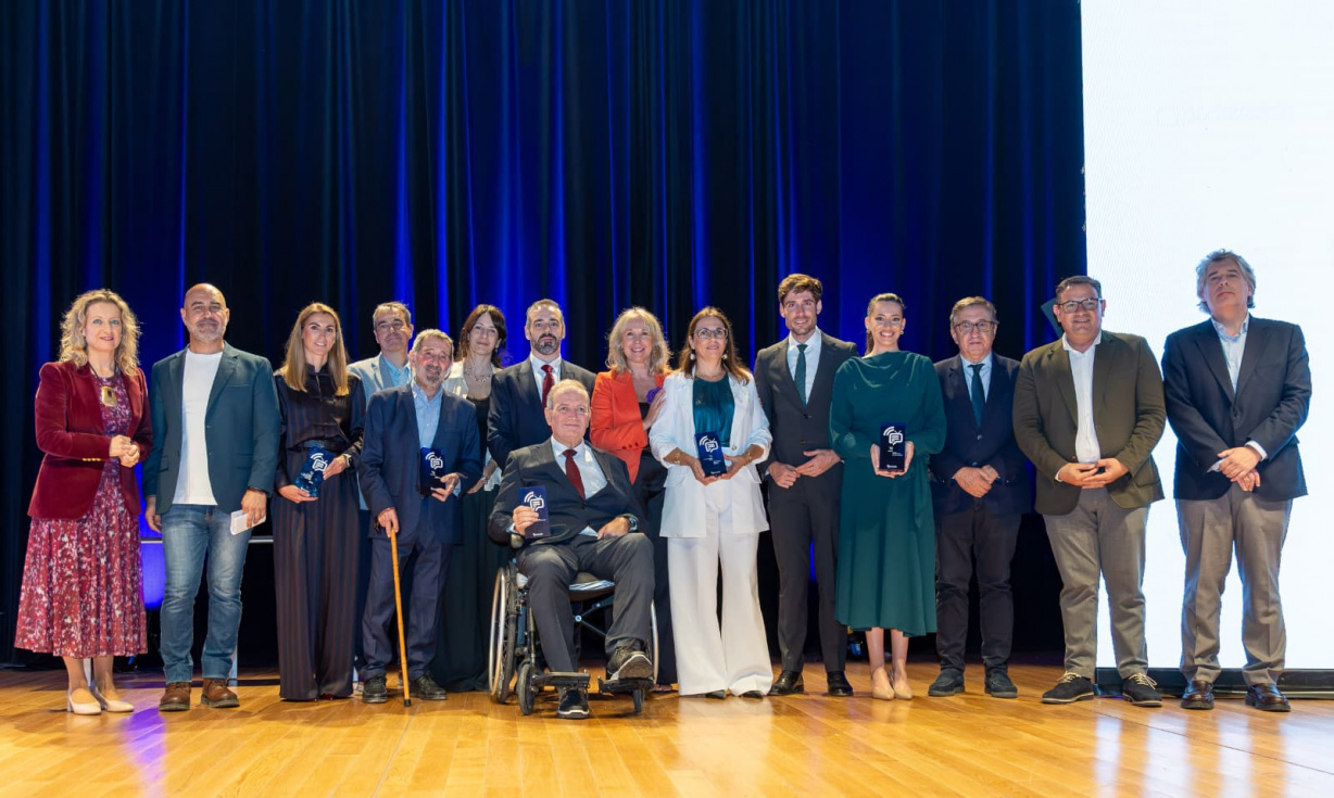 MITJANS reúne a 63 medios valencianos en su presentación y entrega cinco premios