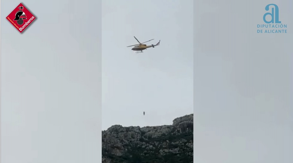 Rescatan en helicóptero a un corredor de 44 años atrapado en el Montgó de Dénia