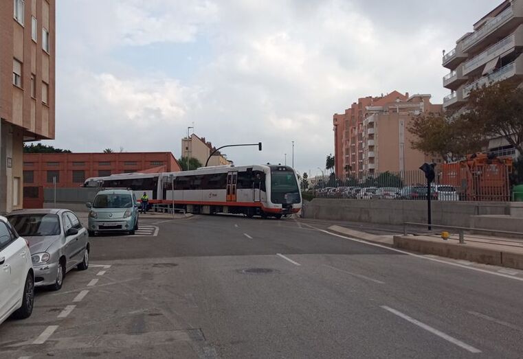 El tren de pruebas entrando en la estación de Dénia