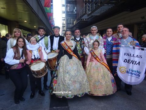 Amparo Petrie y Neus Fern&aacute;ndez el a&ntilde;o pasado en la previa del desfile. Foto: Deniadigital