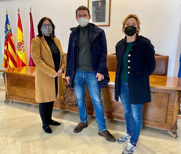 Archivo. Los tres concejales del PP en Dénia, María Mut, José Antonio Cristóbal y Eva Catalá