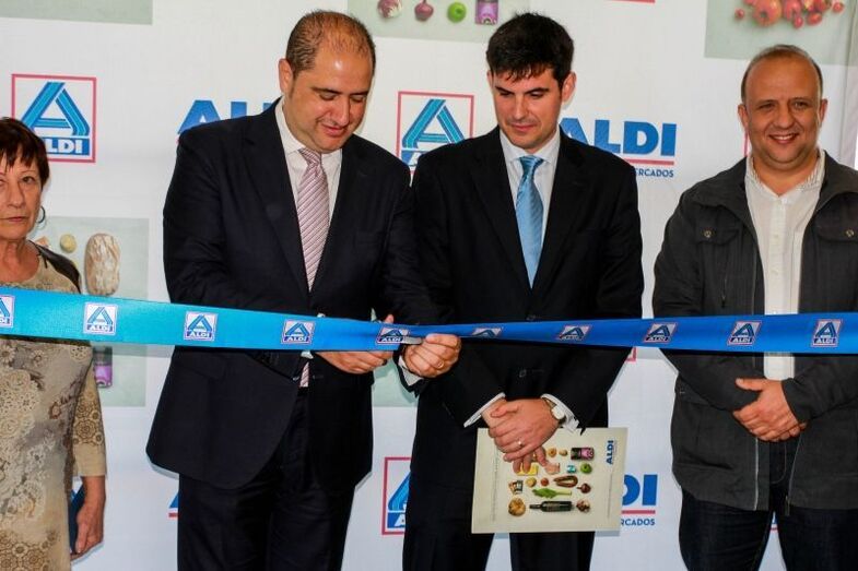 El alcalde de Ondará, Ximo Ferrando, durante el acto de inauguración de ALDI