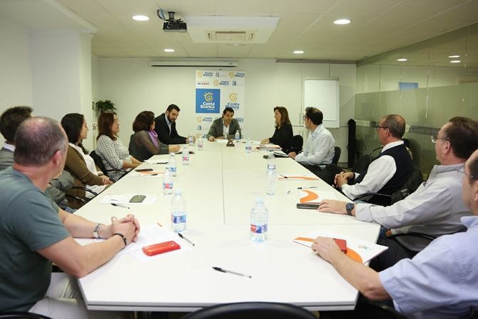 El diputado de Turismo, Eduardo Dolon junto a la directiva de Aethma